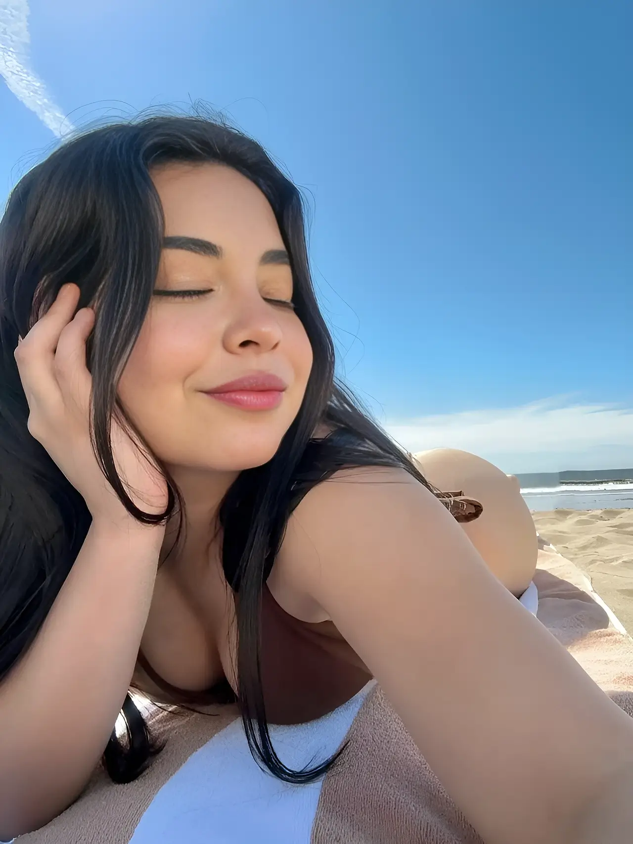 Paulina-Escort-Pleasure-Aruba-Model
